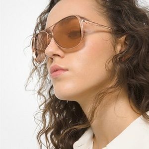 🆕 Chelsea Glam Sunglasses